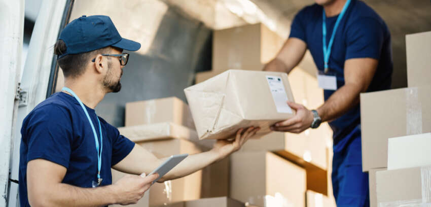 What makes a reliable courier service