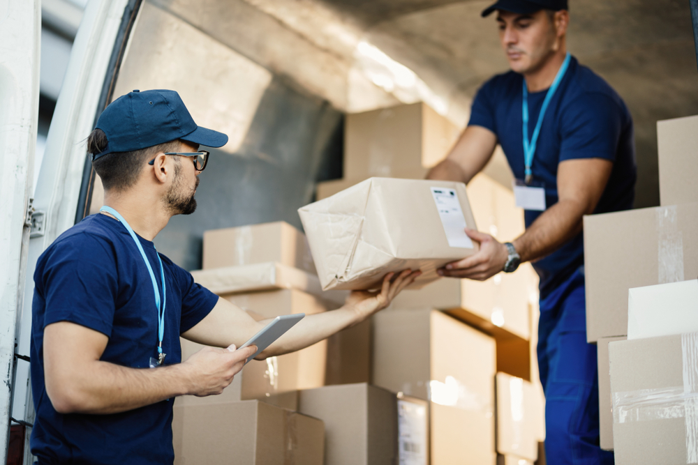 What makes a reliable courier service