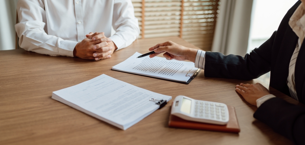 Business,People,Signing,Contract,Making,Deal,With,Life,Insurance,Agent